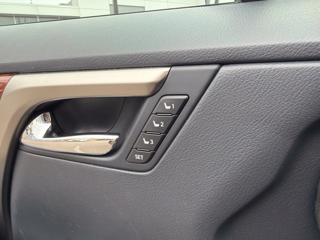 Used 2019 Lexus RX 350L AWD w/ Premium Package image 24