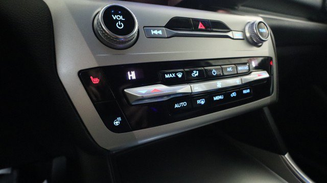 Used 2021 Ford Explorer XLT w/ Equipment Group 202A image 18