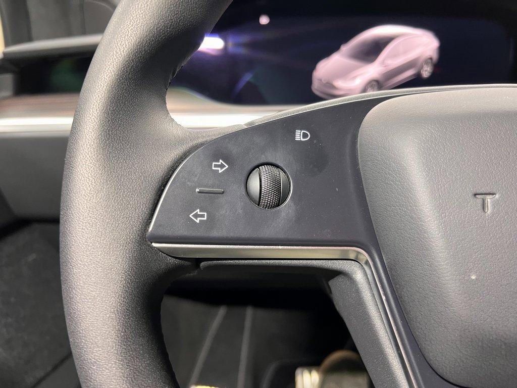 Used 2025 Tesla Model X image 15