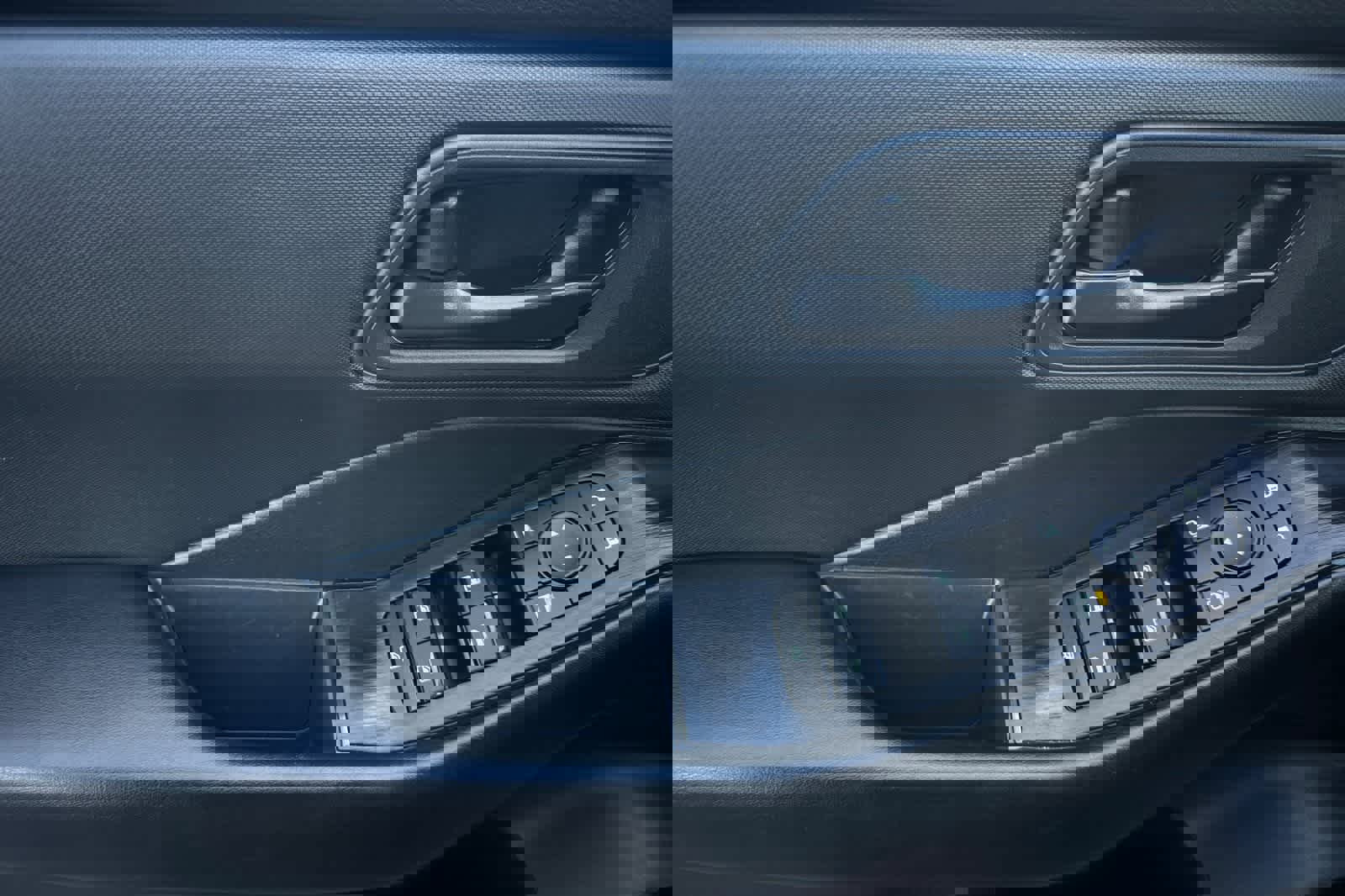 Used 2024 Nissan Rogue S image 13