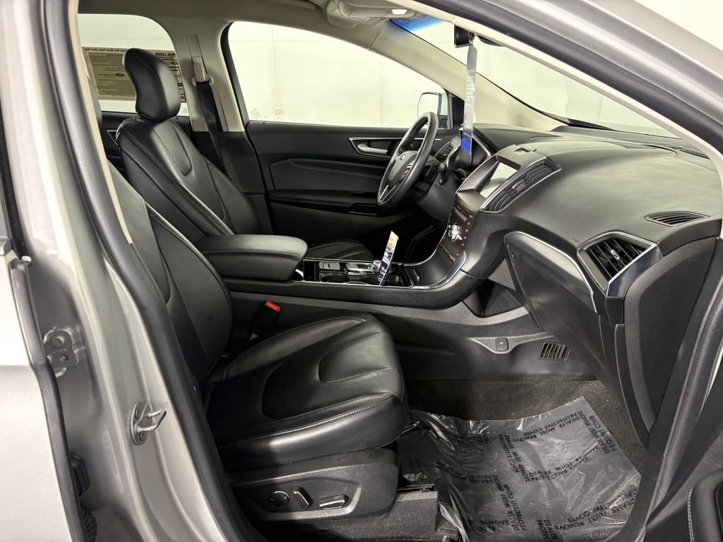 Used 2019 Ford Edge Titanium image 37
