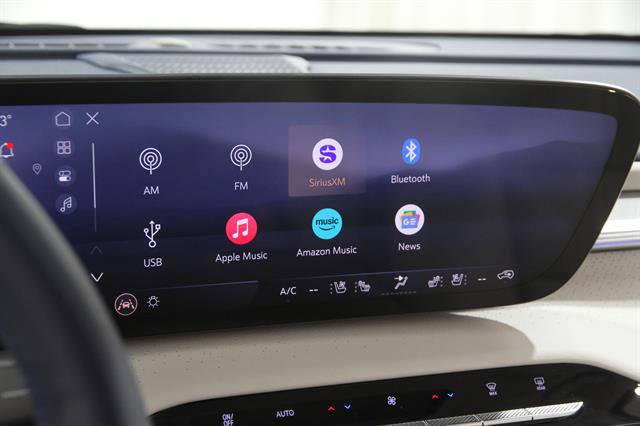 Used 2025 Buick Enclave Avenir w/ LPO, Floor Liner Package AWD/4WD image 11