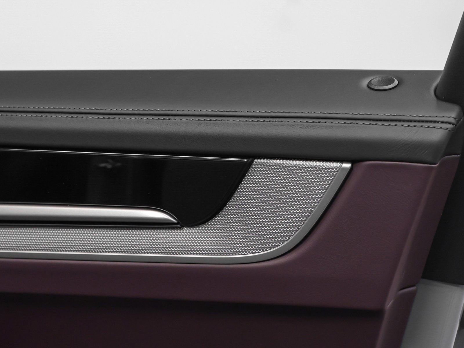 Certified 2025 Porsche Cayenne E-Hybrid image 25