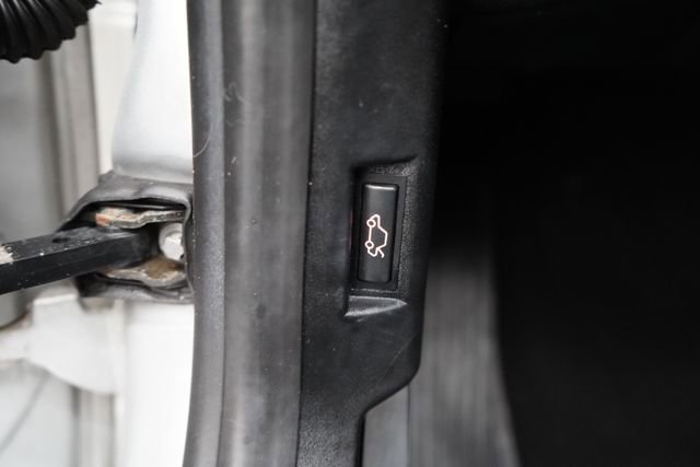 Used 2003 BMW Z4 2.5i image 32