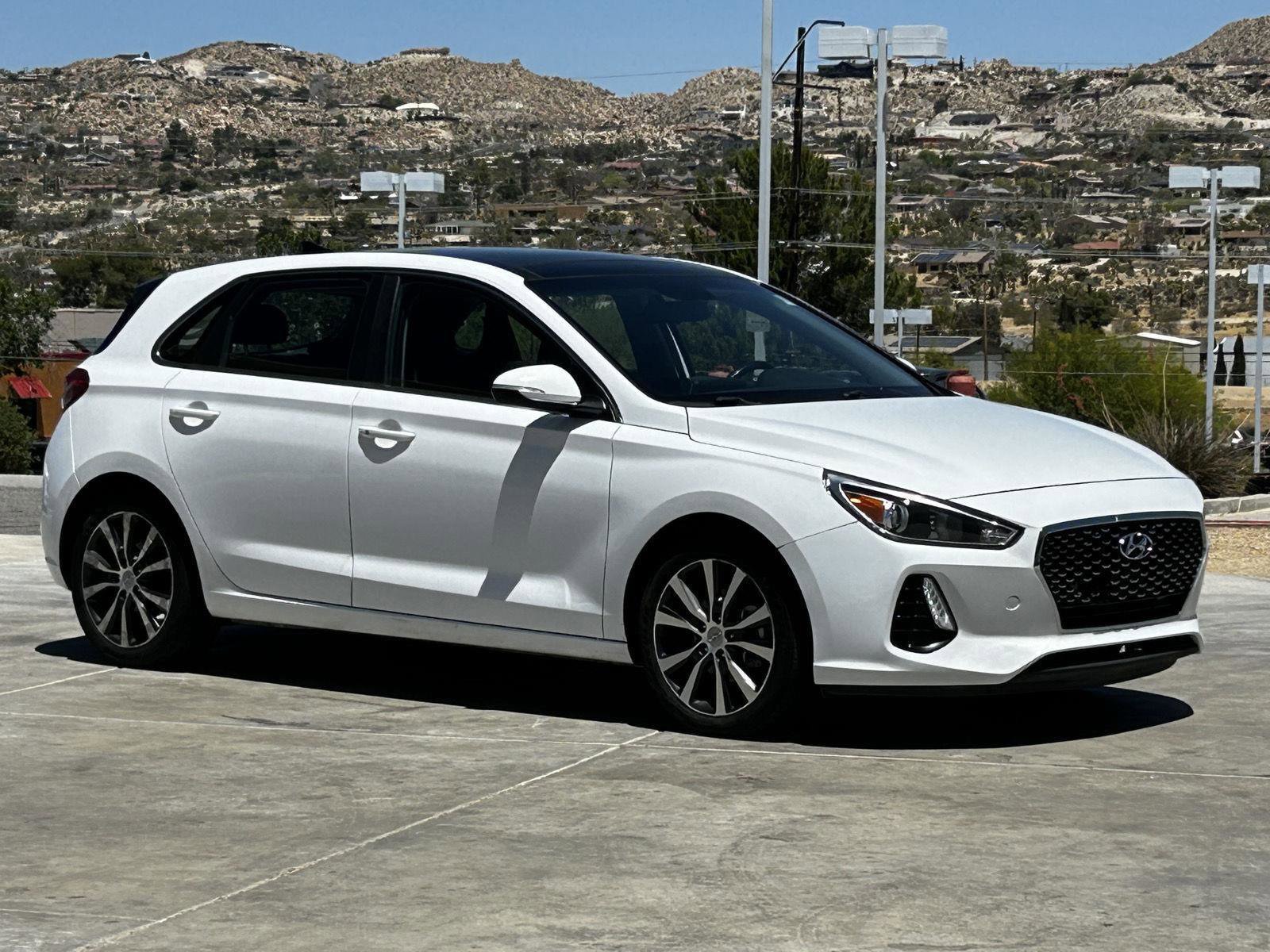 Used 2020 Hyundai Elantra GT w/ Style Package 02 FWD image 2