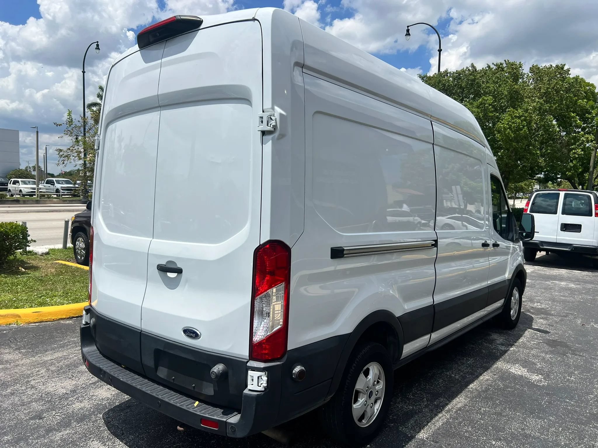 Used 2020 Ford Transit 250 148 High Roof RWD image 4