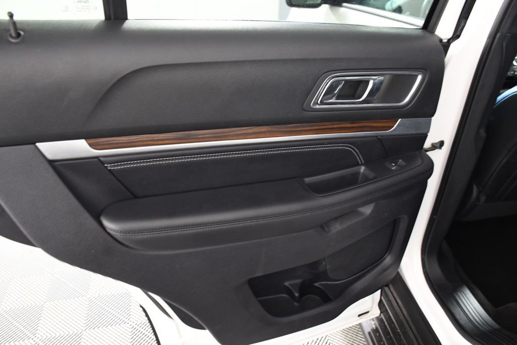 Used 2018 Ford Explorer Limited w/ Equipment Group 301A AWD/4WD image 26