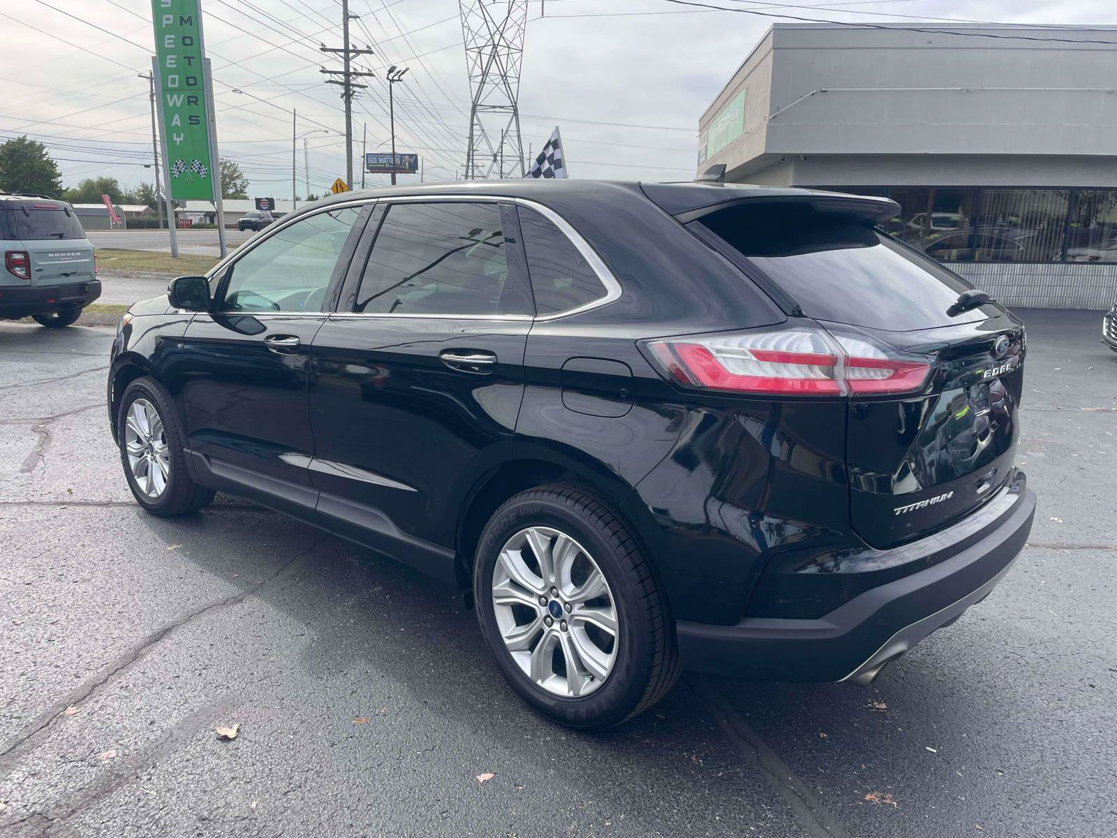 Used 2022 Ford Edge Titanium w/ Equipment Group 301A AWD/4WD image 5