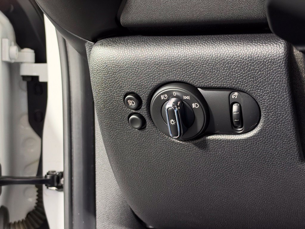 Used 2024 MINI Cooper SE FWD image 25