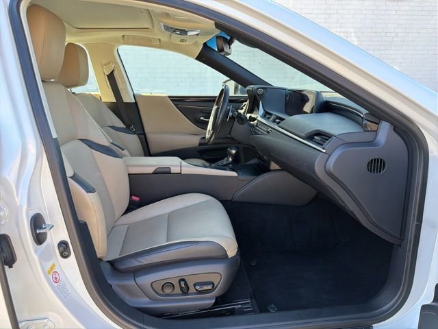 Used 2019 Lexus ES 350 Luxury w/ Premium Package image 16