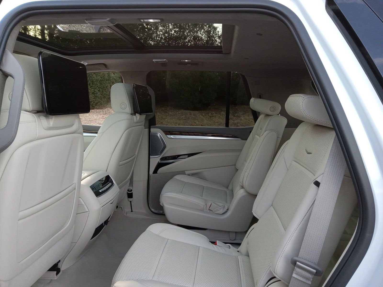 Used 2026 Cadillac Escalade Platinum Sport w/ LPO, ONYX Package image 23