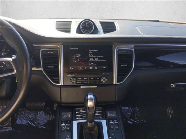 Used 2018 Porsche Macan Turbo AWD/4WD image 13