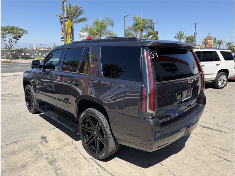 Used 2018 Cadillac Escalade Premium Luxury AWD/4WD image 13