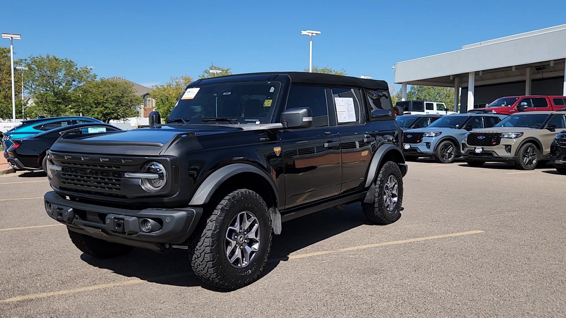 Used 2023 Ford Bronco Badlands AWD/4WD image 3