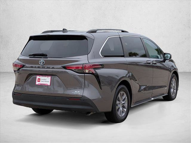 Certified 2021 Toyota Sienna XLE image 5
