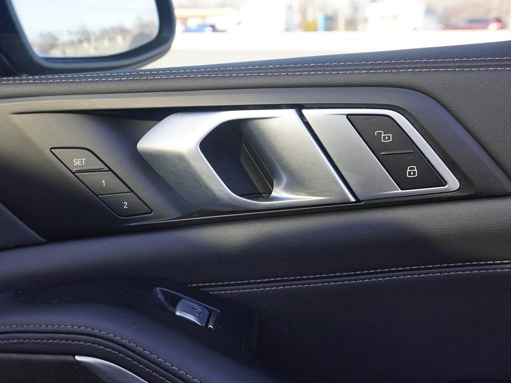 Used 2025 BMW X7 xDrive40i w/ Premium Package image 54