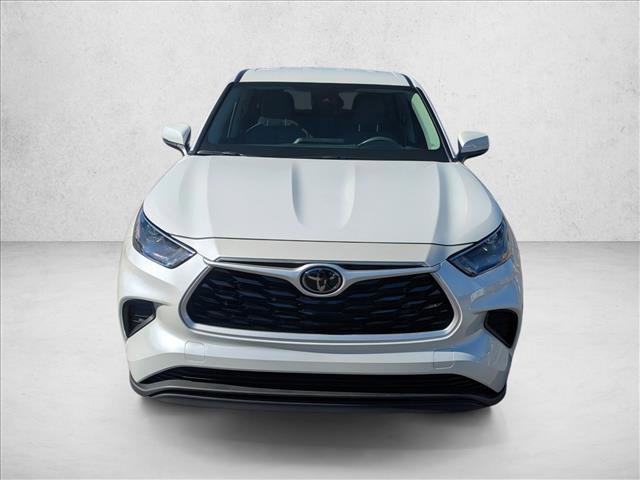 Used 2023 Toyota Highlander L image 2