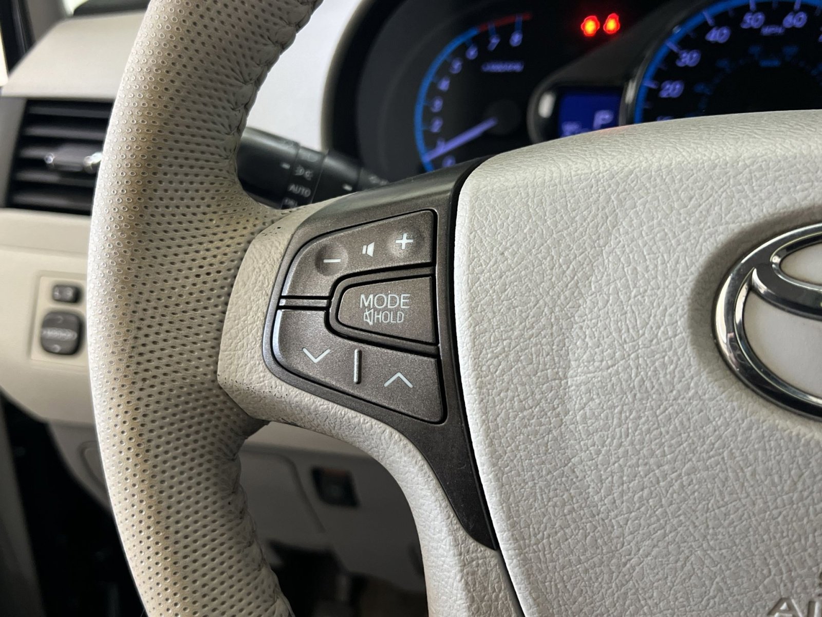 Used 2013 Toyota Sienna XLE image 31