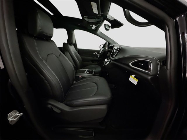 New 2026 Chrysler Pacifica Select image 33