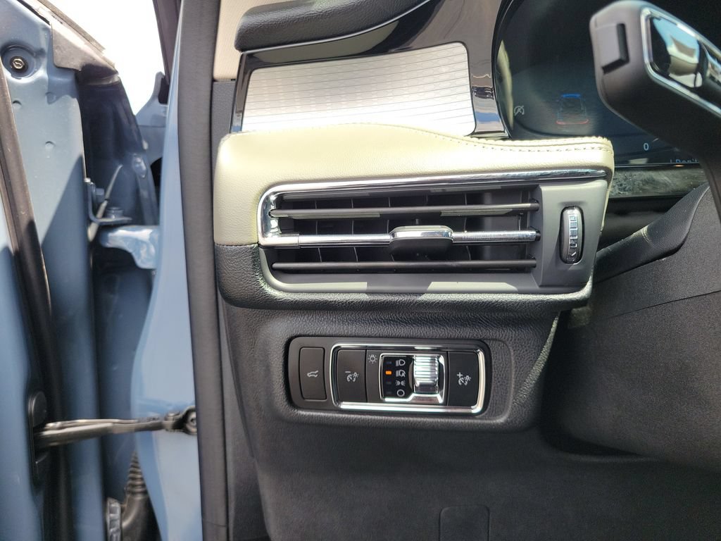 Certified 2024 Lincoln Corsair AWD w/ Equipment Group 101A image 22