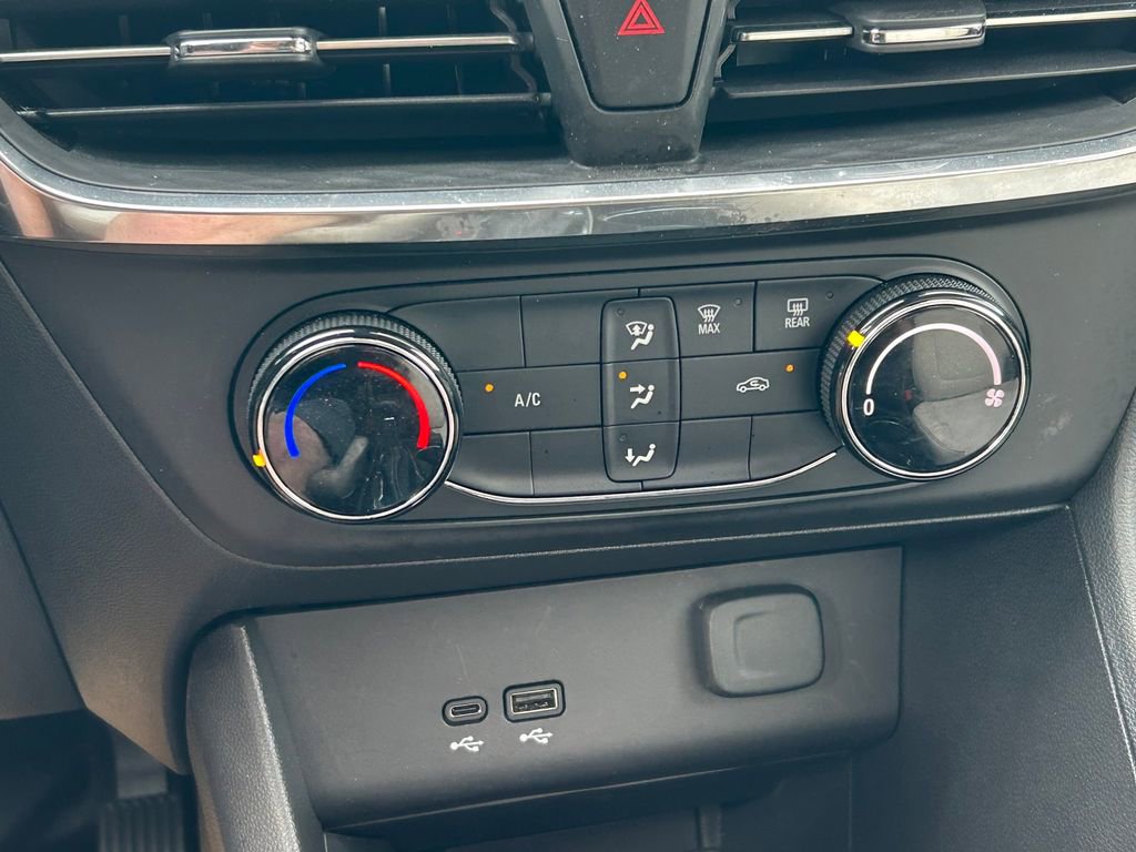 Used 2024 Buick Encore GX Preferred image 28