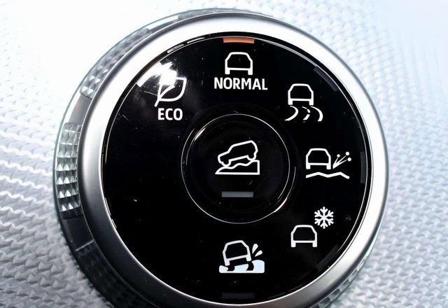 Used 2024 Mitsubishi Outlander SEL image 15