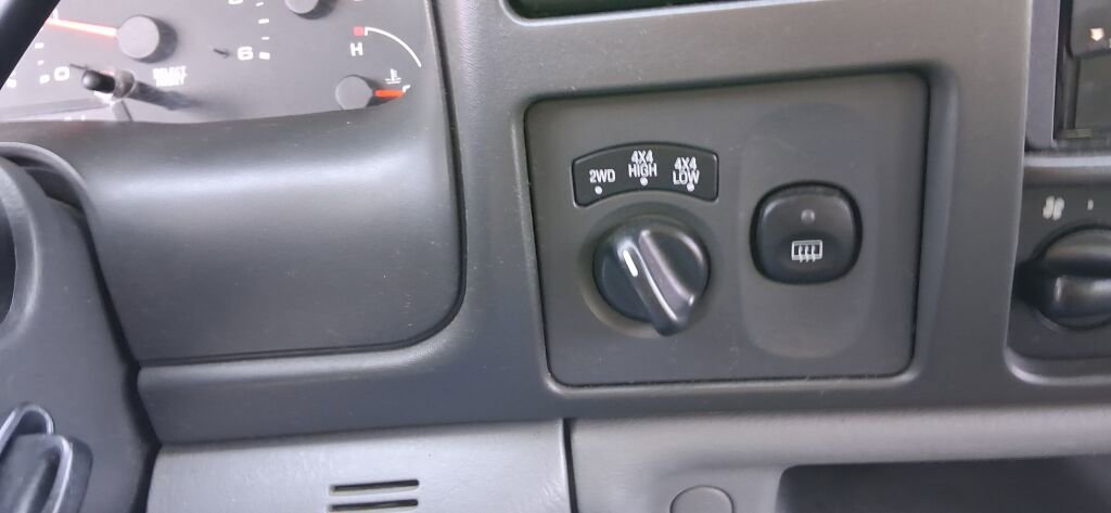 Used 2004 Ford Excursion XLT image 15