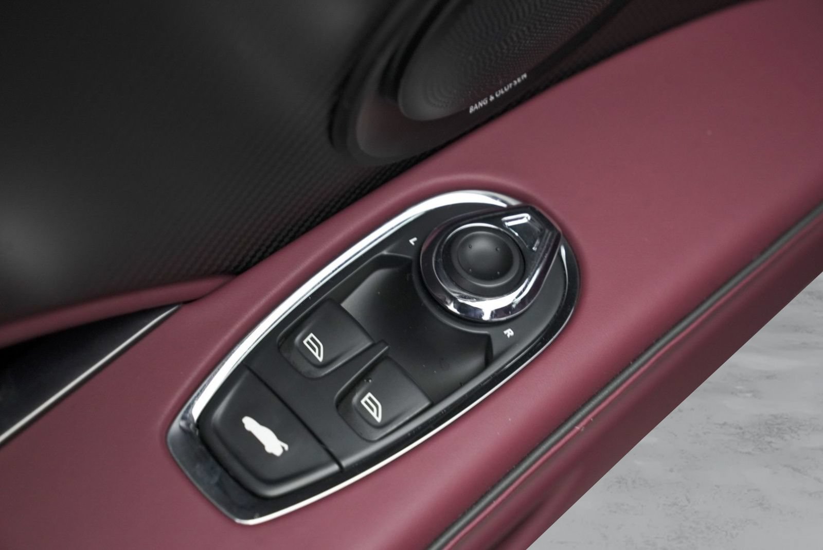 Used 2023 Aston Martin DBS Coupe RWD image 25