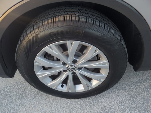 Used 2020 Volkswagen Tiguan S image 6