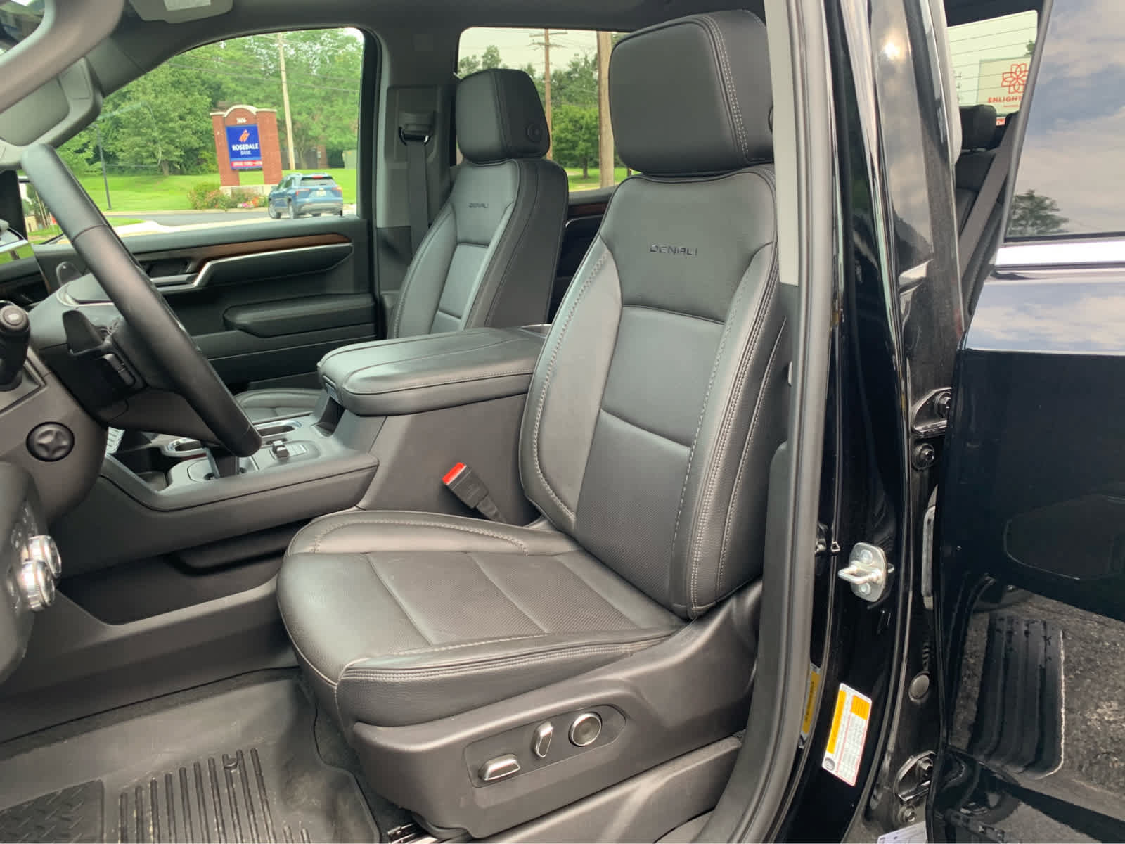 Used 2026 GMC Sierra 1500 Denali w/ Denali Reserve Package AWD/4WD image 12