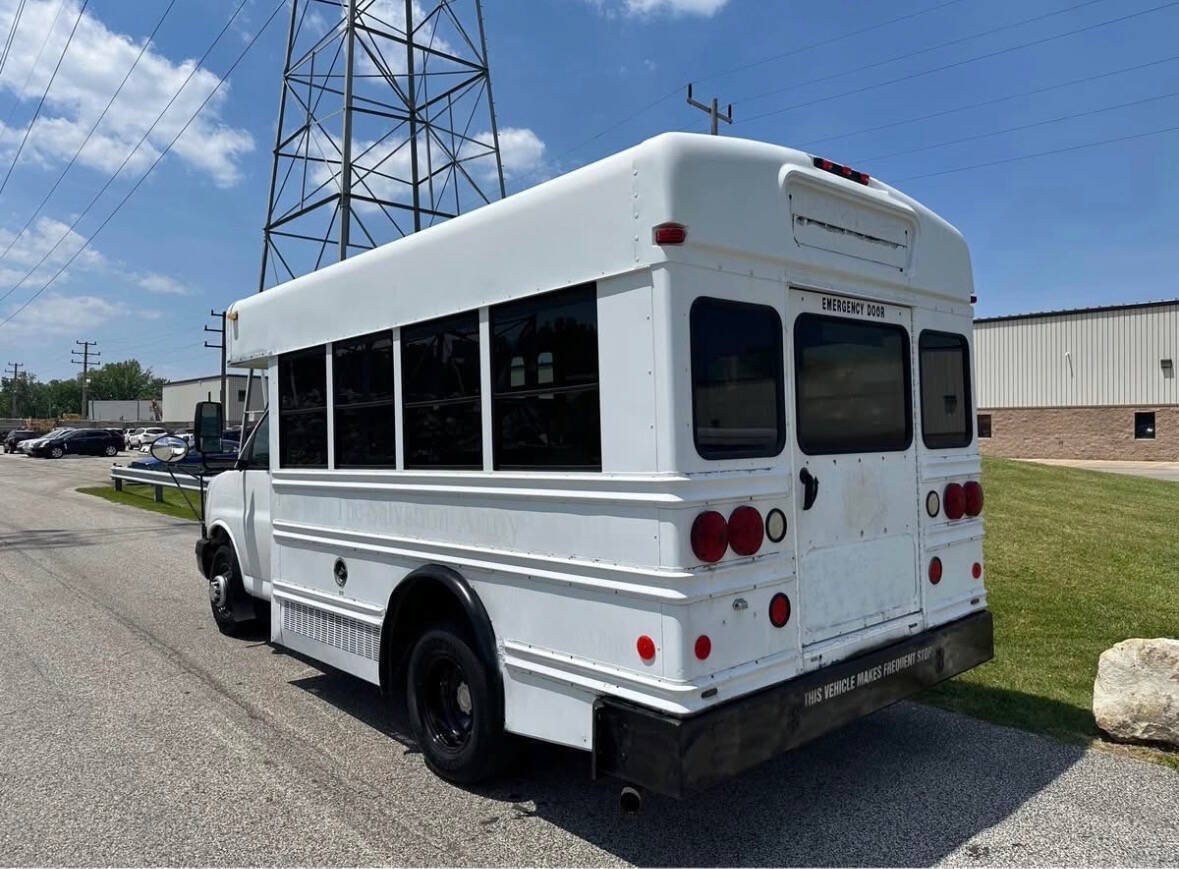Used 2009 Chevrolet Express 3500 RWD image 7