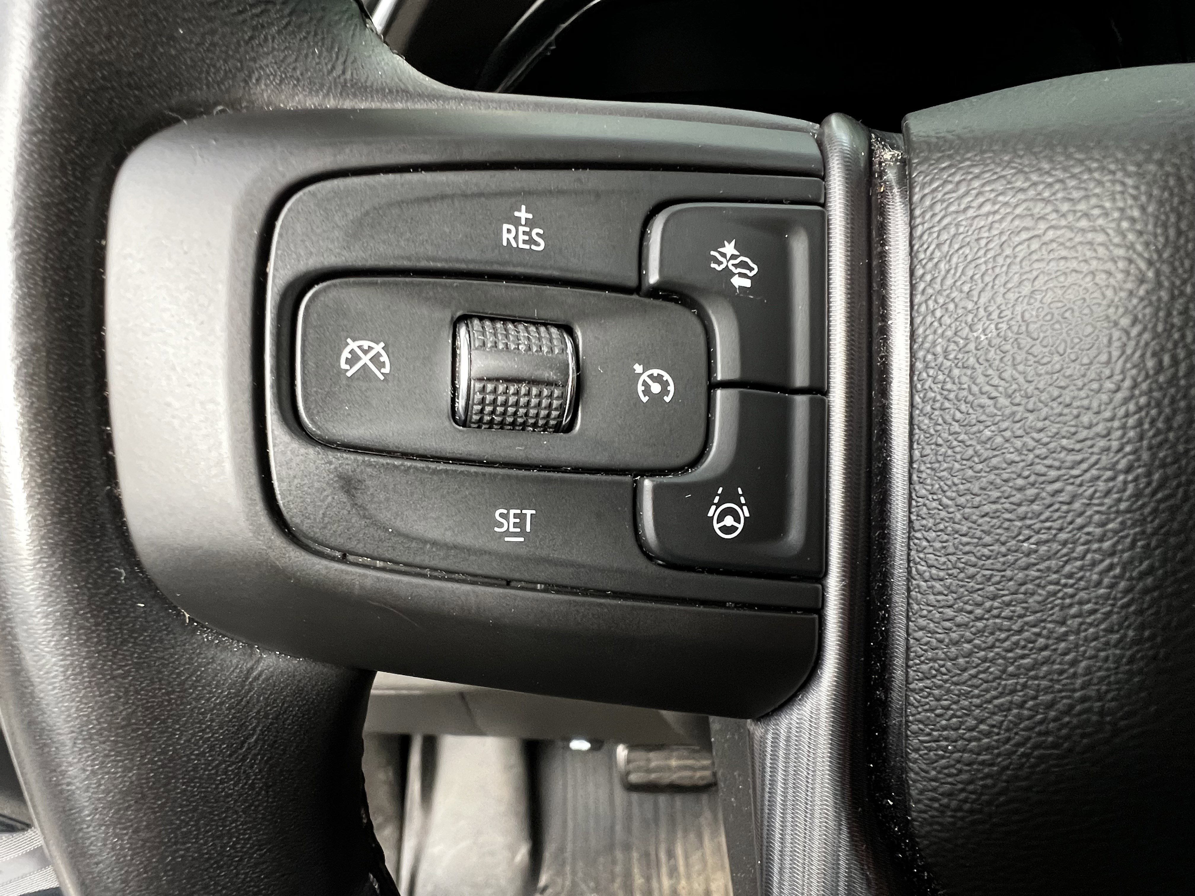 Used 2023 GMC Yukon Denali Ultimate AWD/4WD image 19