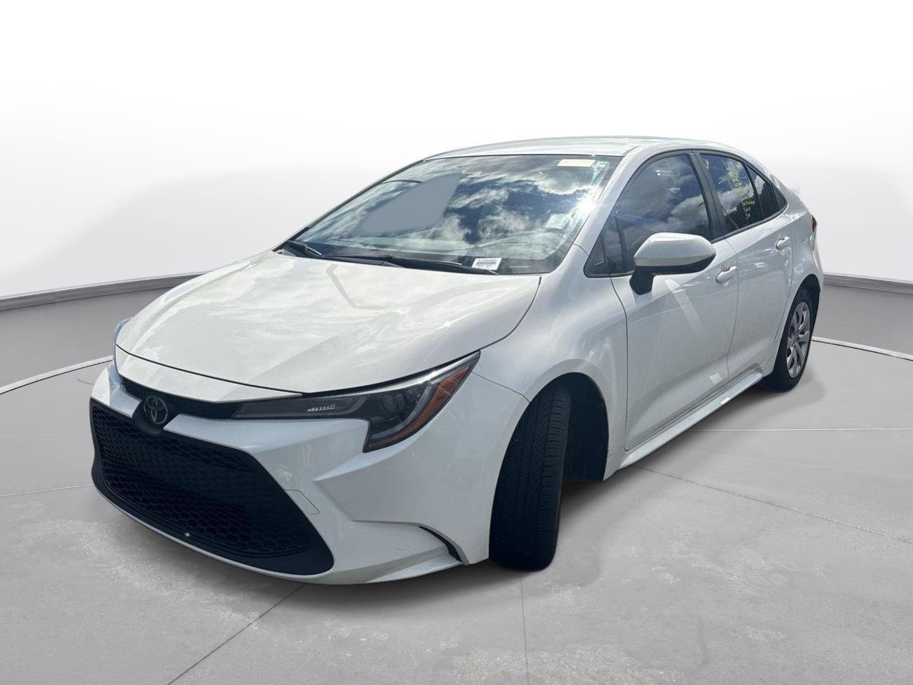 Used 2020 Toyota Corolla LE FWD image 2