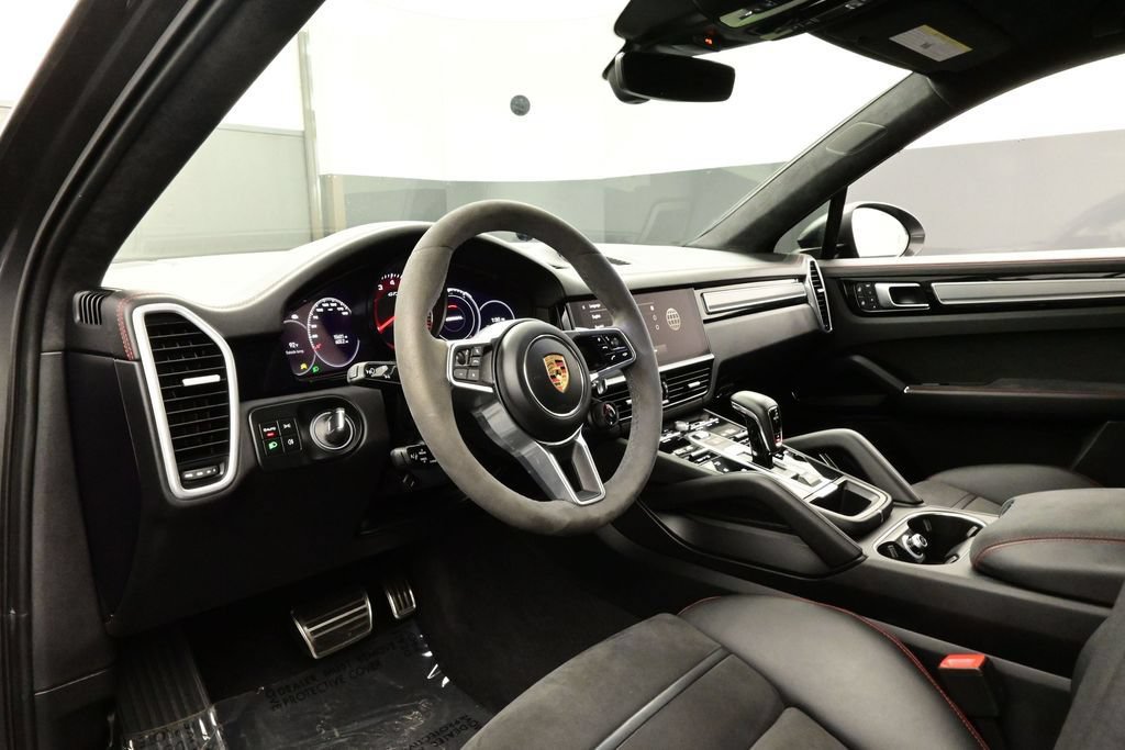 Certified 2023 Porsche Cayenne GTS AWD/4WD image 4