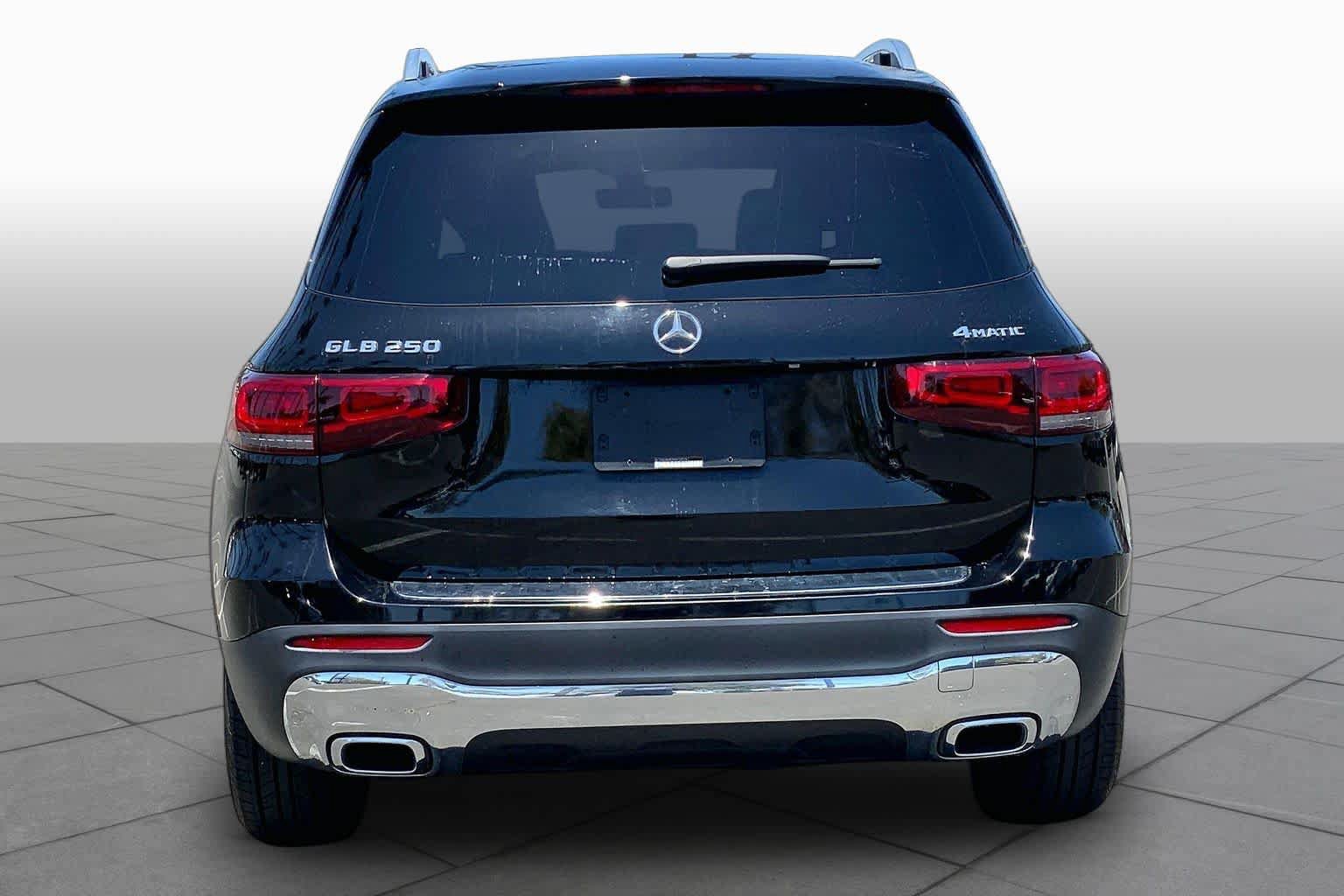 Used 2021 Mercedes-Benz GLB 250 4MATIC image 4