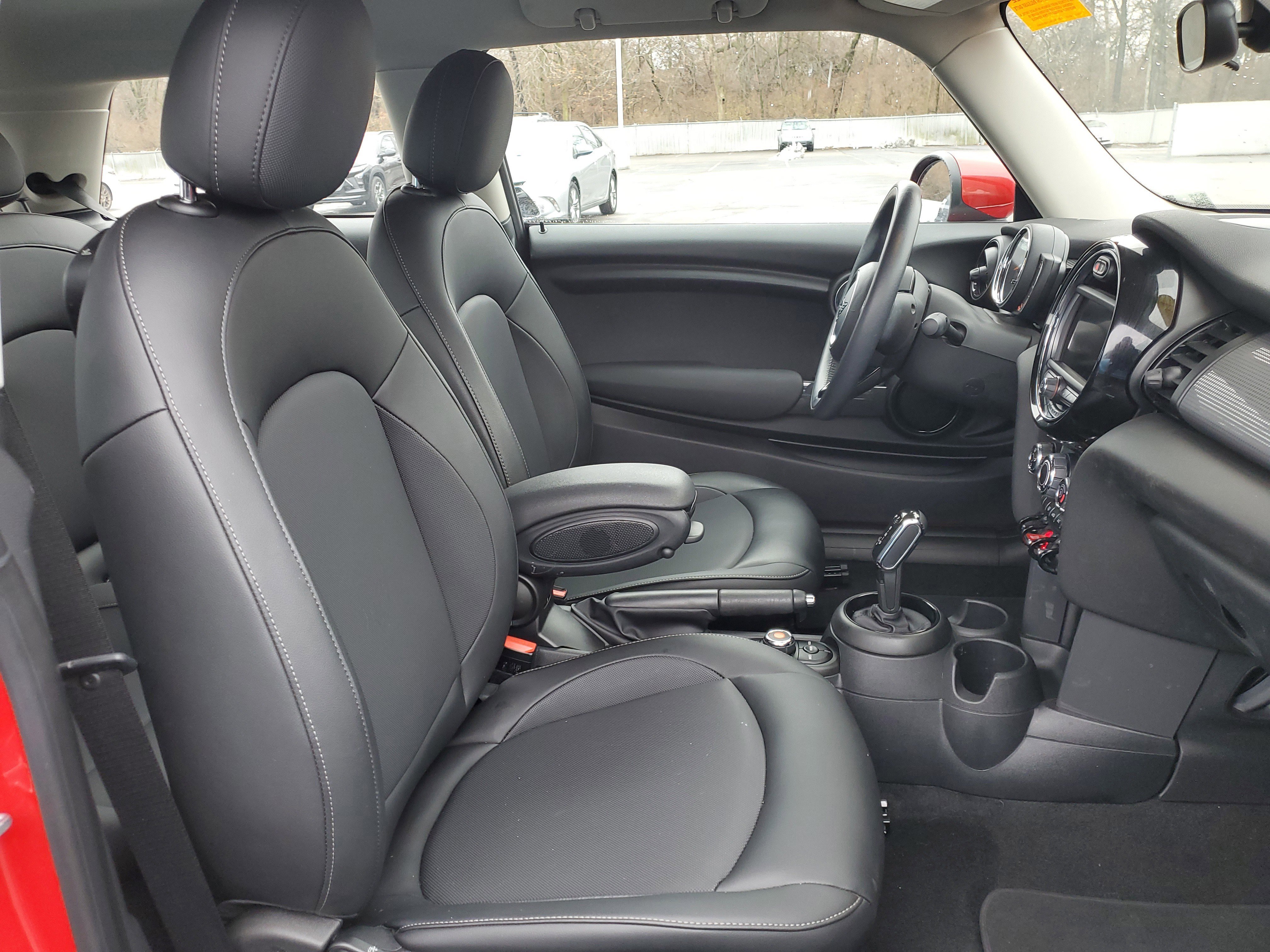 Used 2021 MINI Cooper 2-Door Hardtop image 8