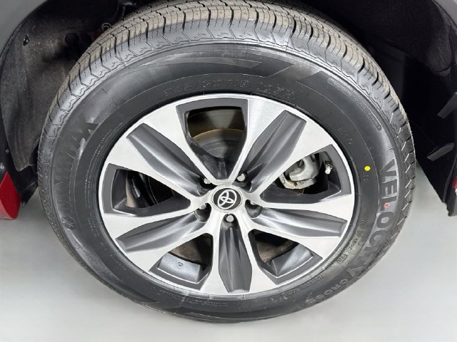 Used 2023 Toyota Highlander XLE FWD image 32
