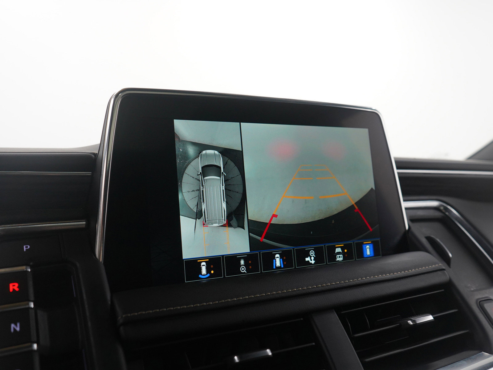 Used 2023 GMC Yukon XL SLT w/ SLT Premium Package image 32