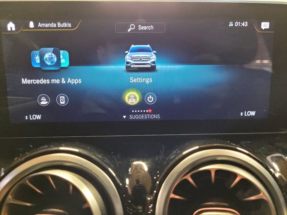 Used 2021 Mercedes-Benz GLB 250 w/ Premium Package image 25