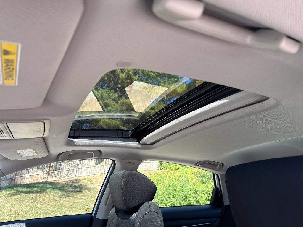 Used 2018 Honda Accord EX image 19