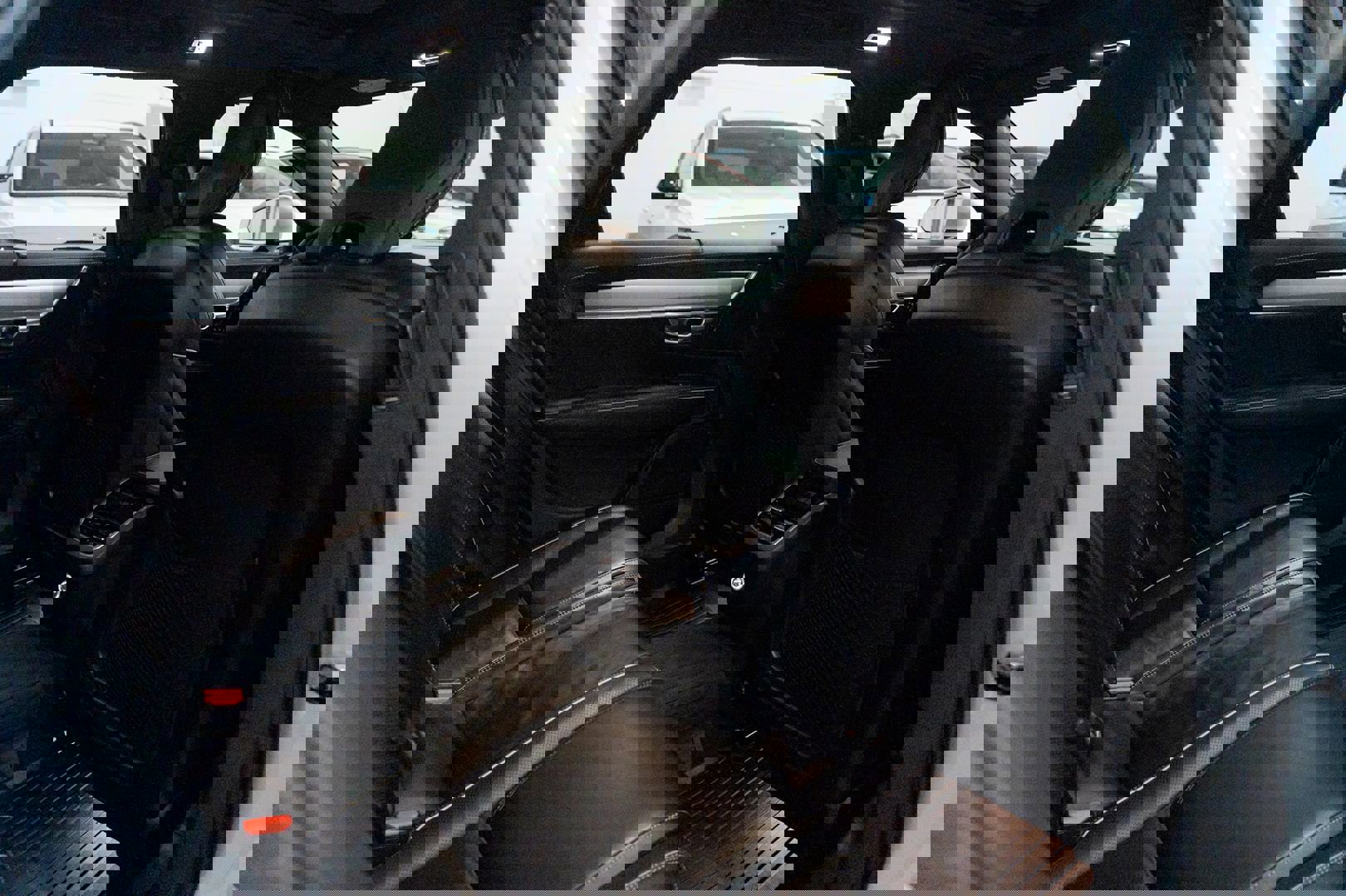 Used 2019 Volvo V90 T5 R-Design w/ Protection Package Premier image 33