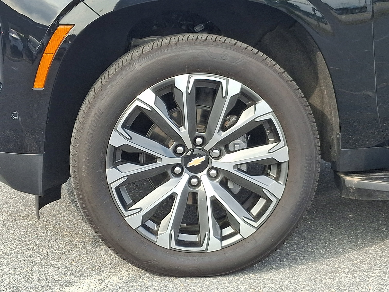 Used 2025 Chevrolet Tahoe High Country AWD/4WD image 9