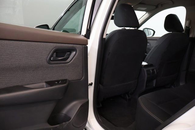 Used 2023 Nissan Rogue S image 27