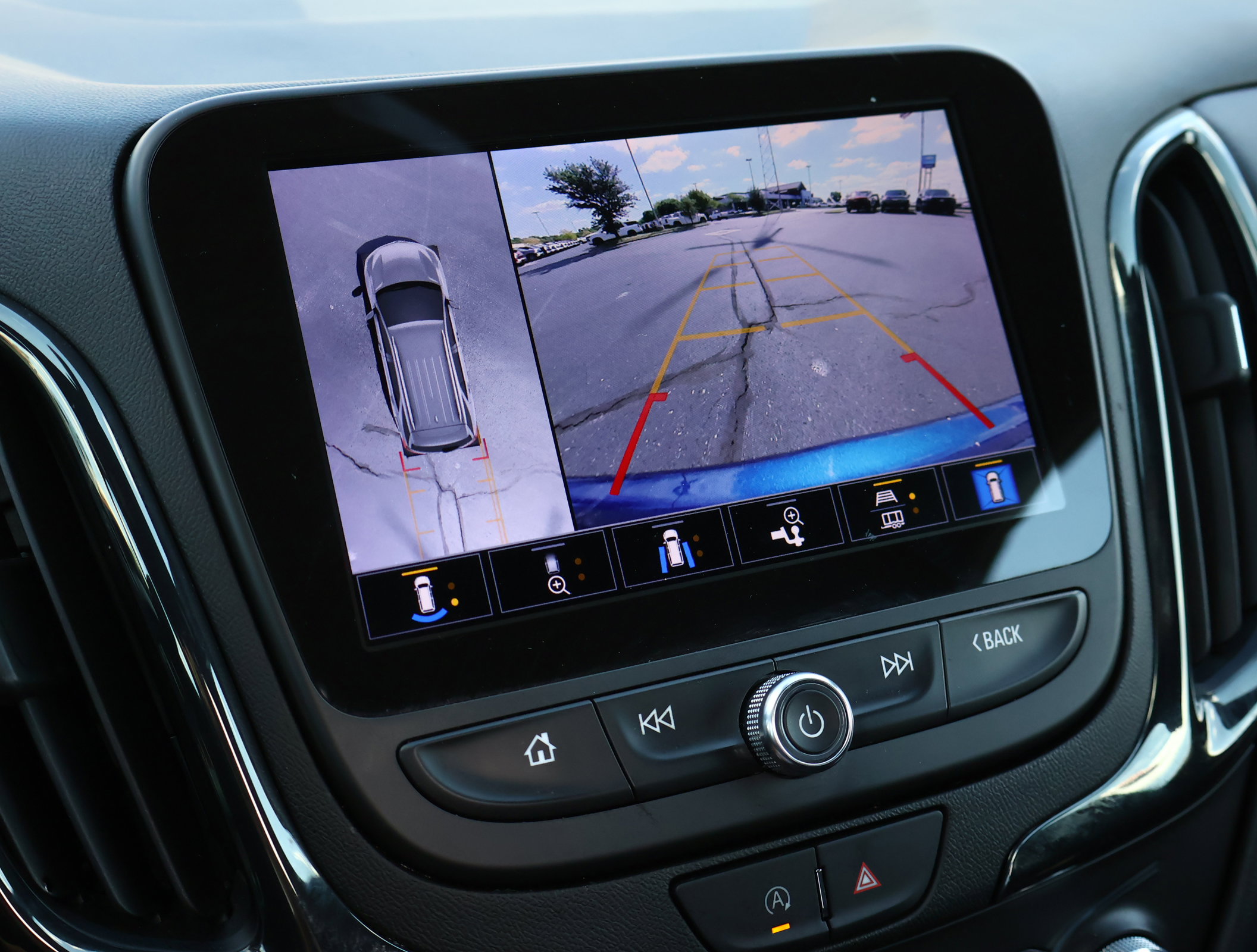 Used 2022 Chevrolet Equinox RS w/ Infotainment Package image 5