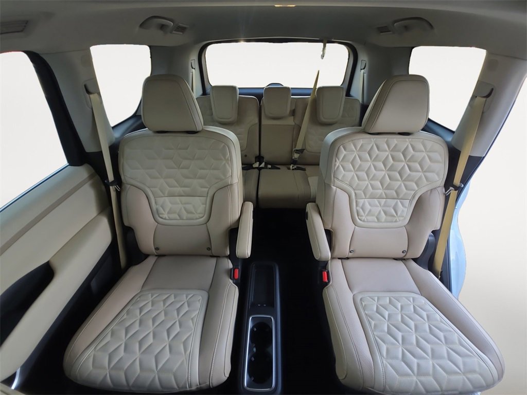 Used 2025 Nissan Armada Platinum Reserve image 13