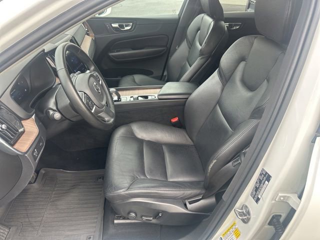 Used 2022 Volvo XC60 B5 Momentum AWD/4WD image 10