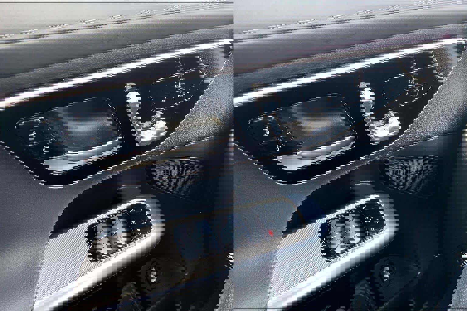 Used 2024 Mercedes-Benz GLC 300 4MATIC image 34