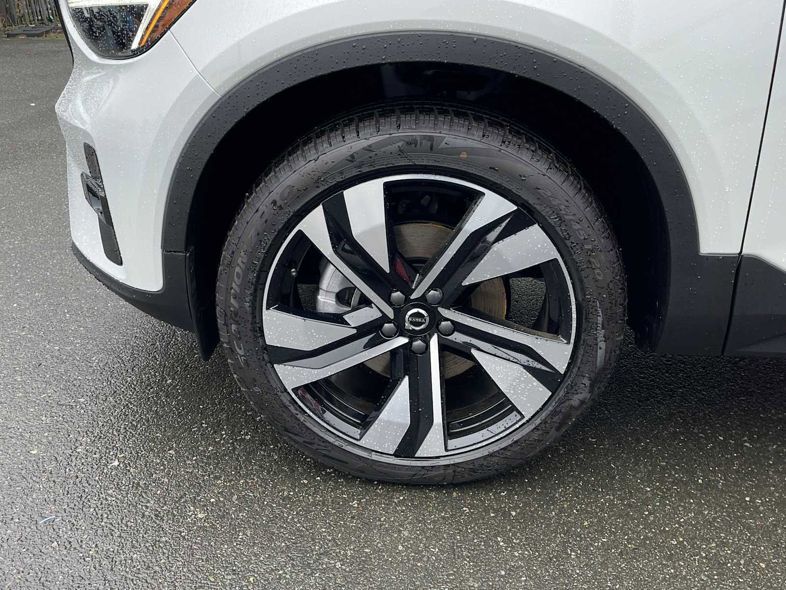 New 2023 Volvo XC40 B5 Plus w/ Protection Package Premier image 10