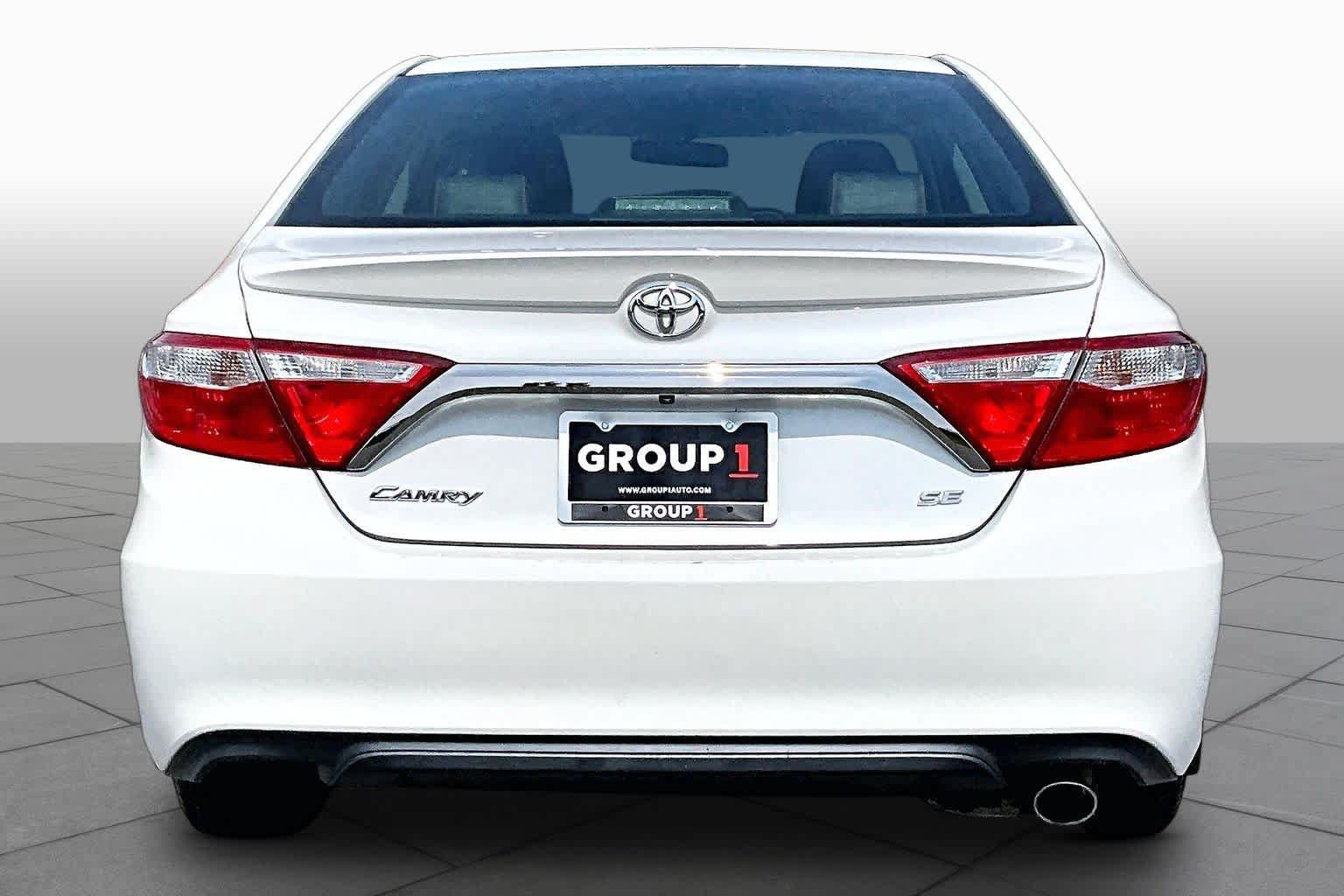 Used 2017 Toyota Camry SE FWD image 5