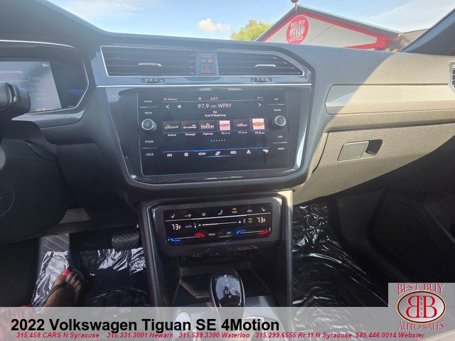 Used 2022 Volkswagen Tiguan SE w/ Panoramic Sunroof Package AWD/4WD image 16